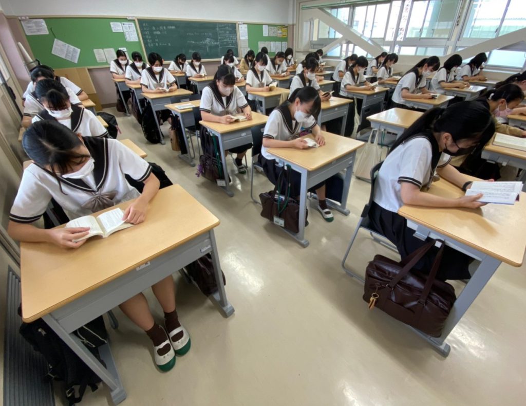 生徒の一日 | 長崎女子商業高等学校 生徒の一日 | 長崎女子商業高等学校